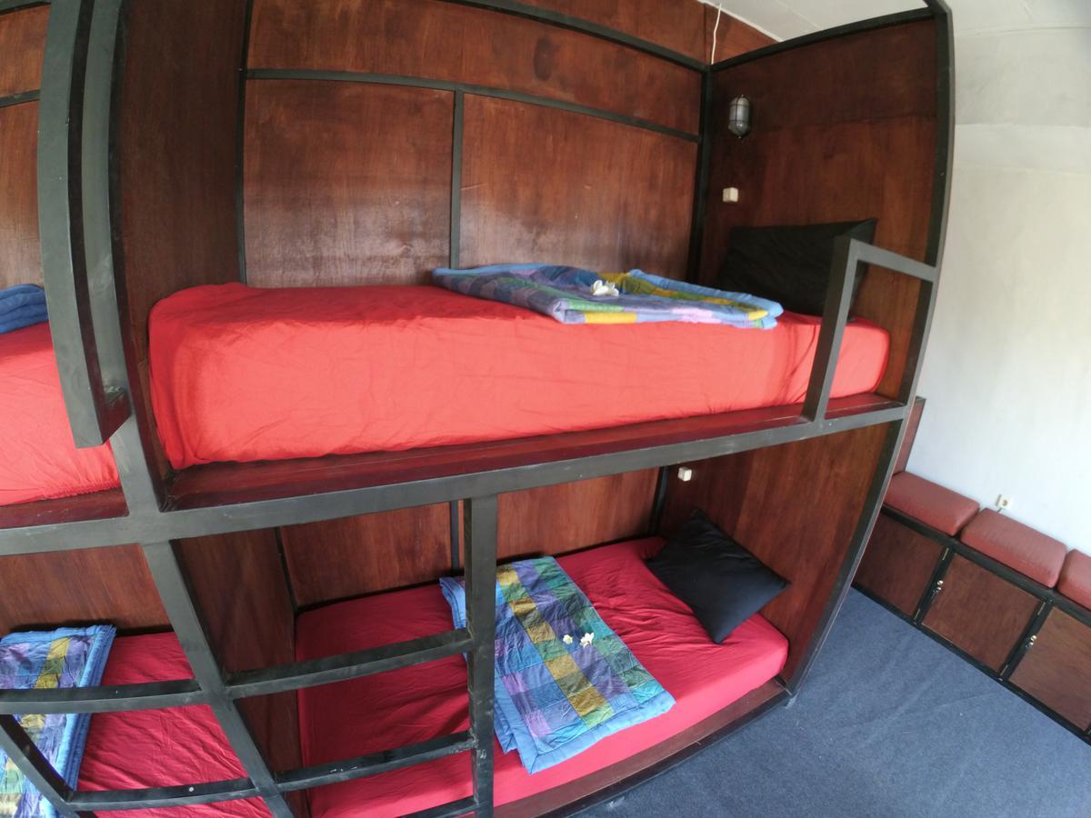 Local Hostel Amed Esterno foto
