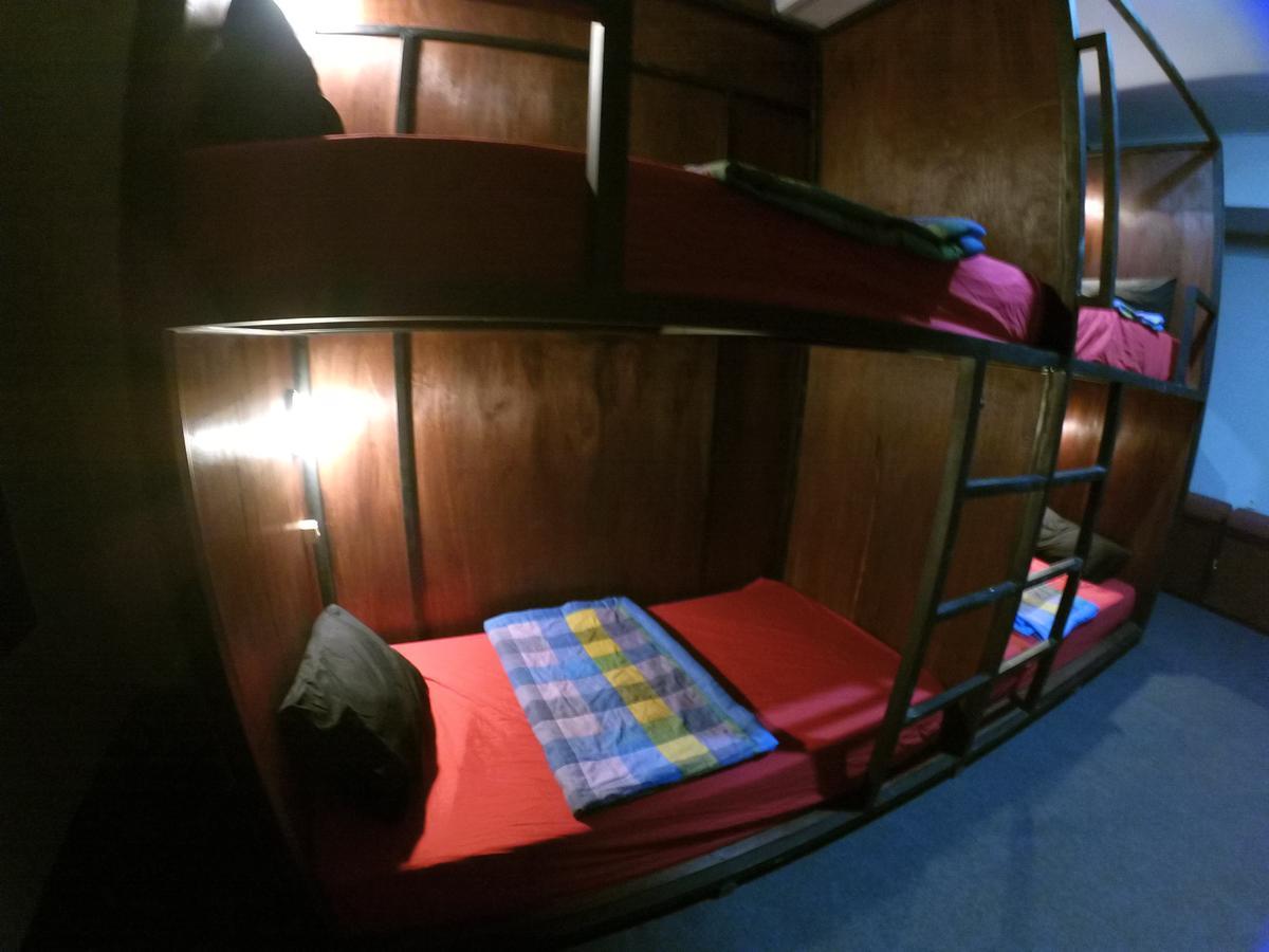 Local Hostel Amed Esterno foto