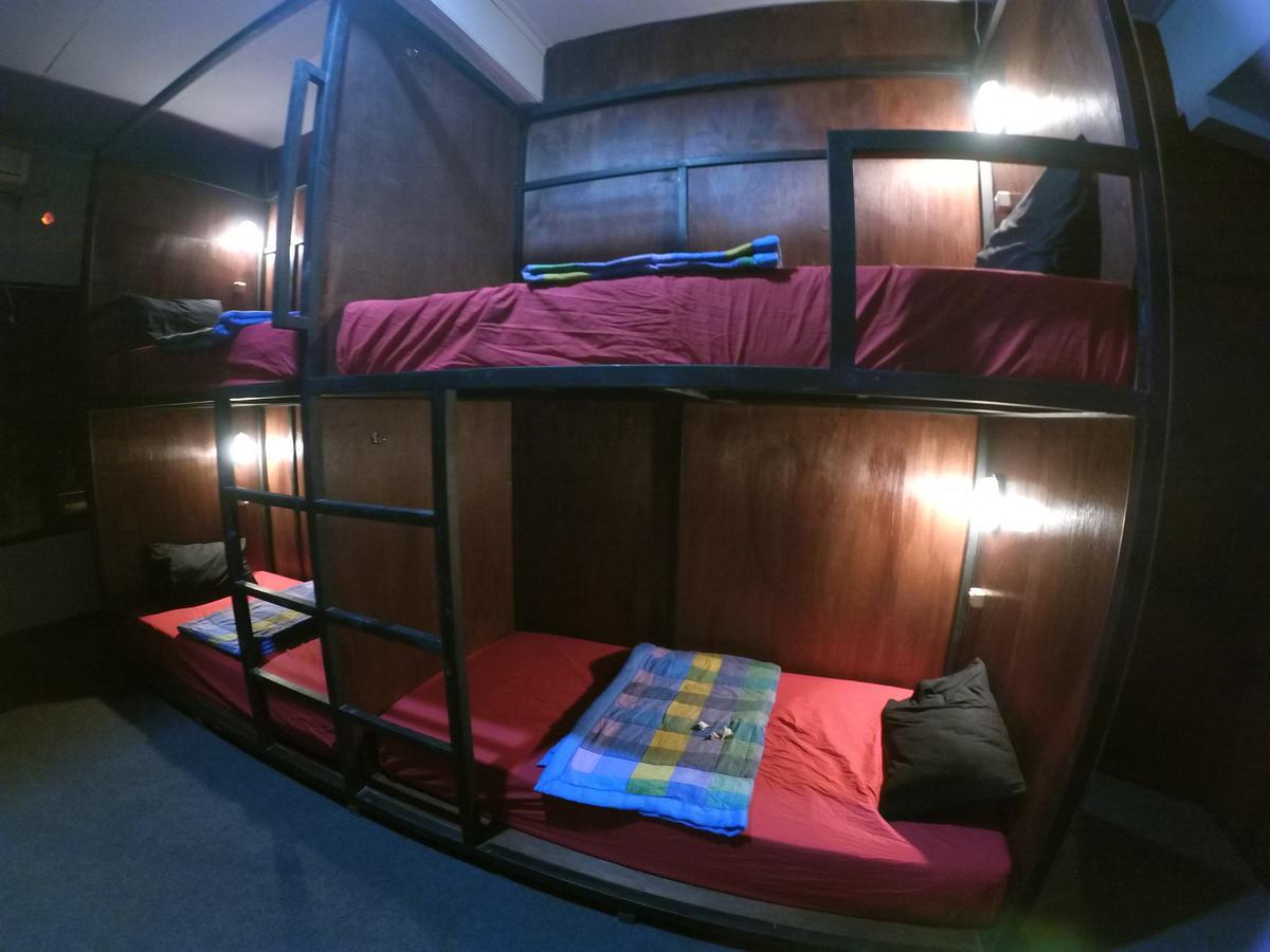 Local Hostel Amed Esterno foto